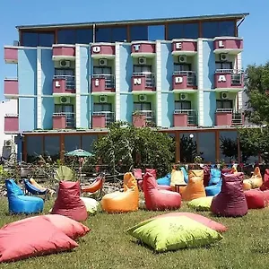 linda-butik-otel-gumuldur.hotelsofizmir.com/